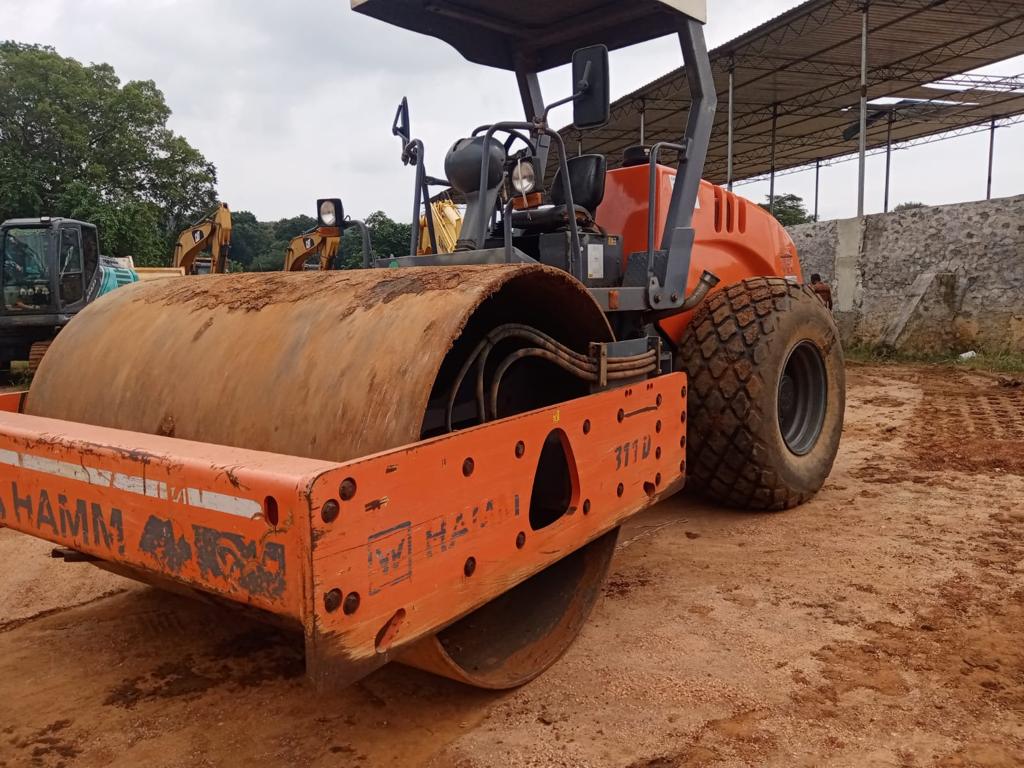 GIÁ TỐT- KOMATSU CẦN DÀI PC210LC-6E 1998 TỪ NHẬT BẢN