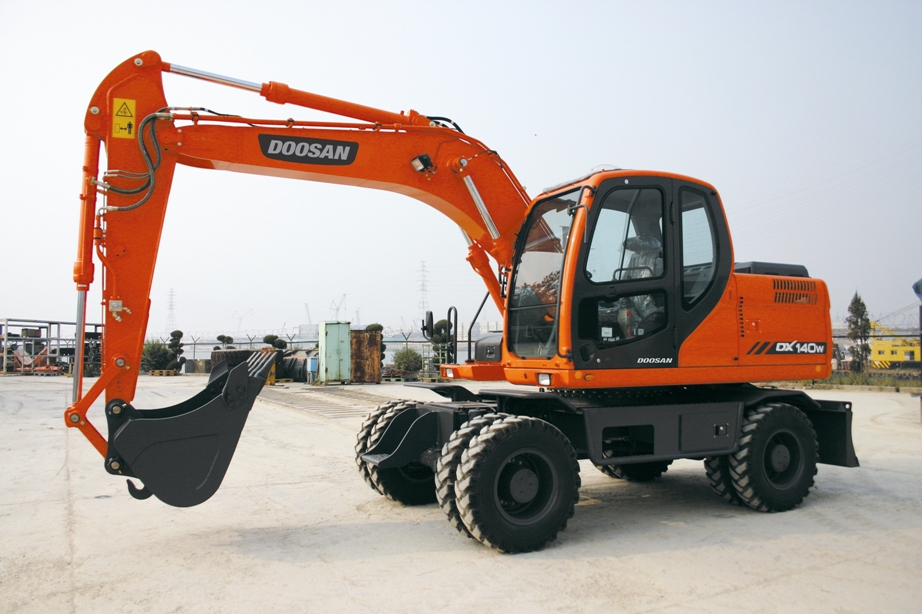 Máy xúc bánh lốp Doosan DX140W