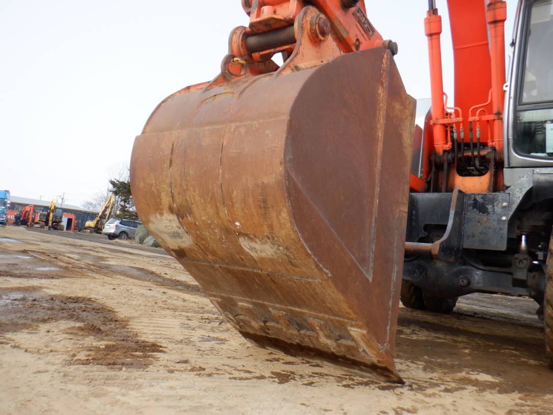 Máy xúc lốp Hitachi ZX125W 6373 2007