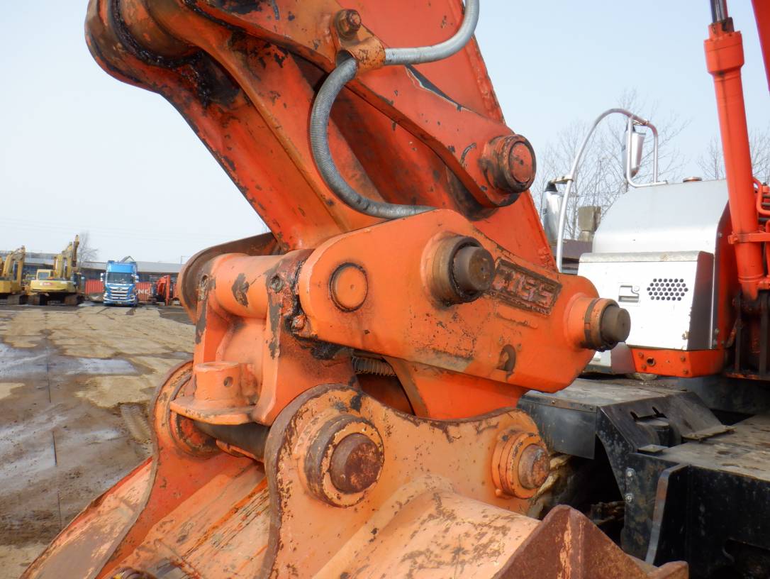 Máy xúc lốp Hitachi ZX125W 6373 2007