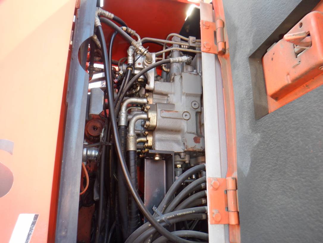 Máy xúc lốp Hitachi ZX125W 6373 2007