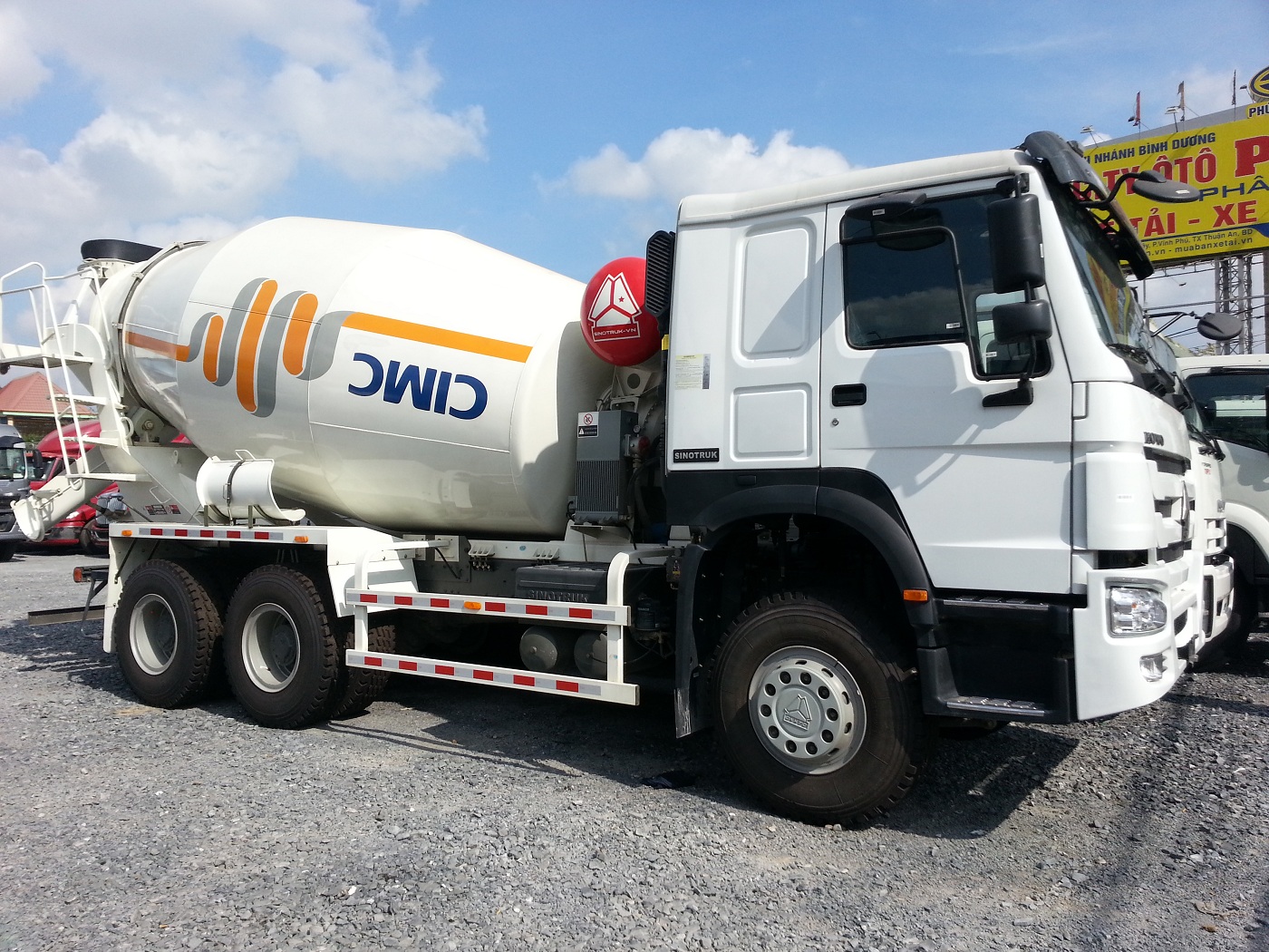 Xe bồn trộn bê tông Howo 3 chân 10 khối 12 khối